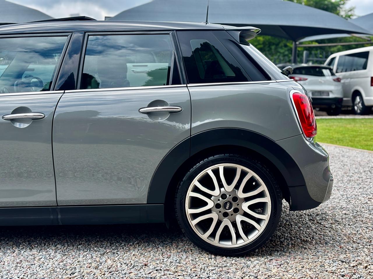 2016 Mini Hatch Cooper S Hatch 5-Door Sports-Auto