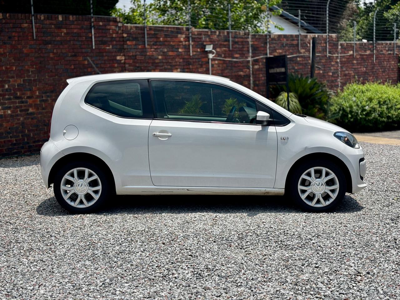 2015 VOLKSWAGEN MOVE up! 1.0