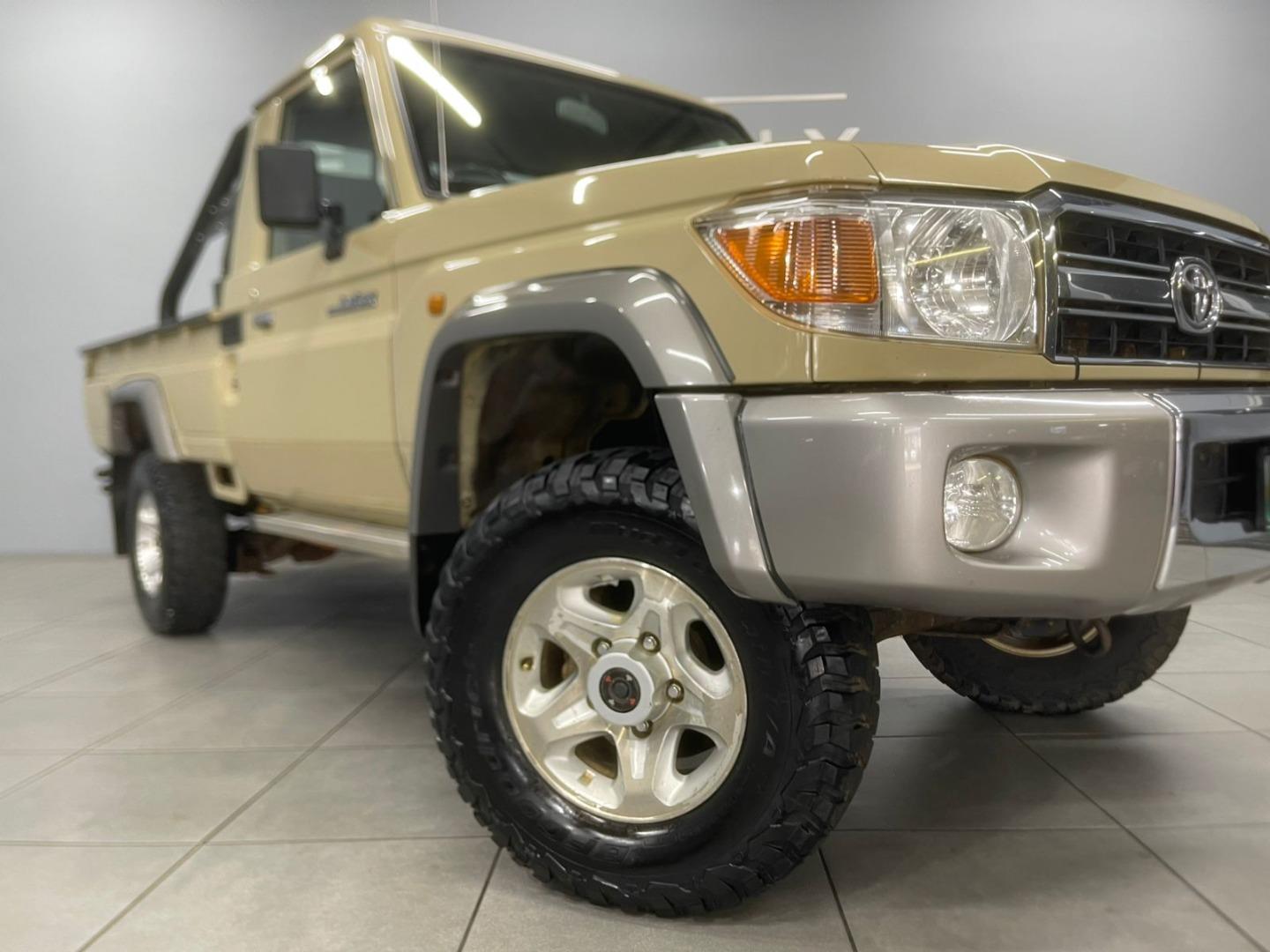 2017 TOYOTA LAND CRUISER 79 4.0 PICK-UP