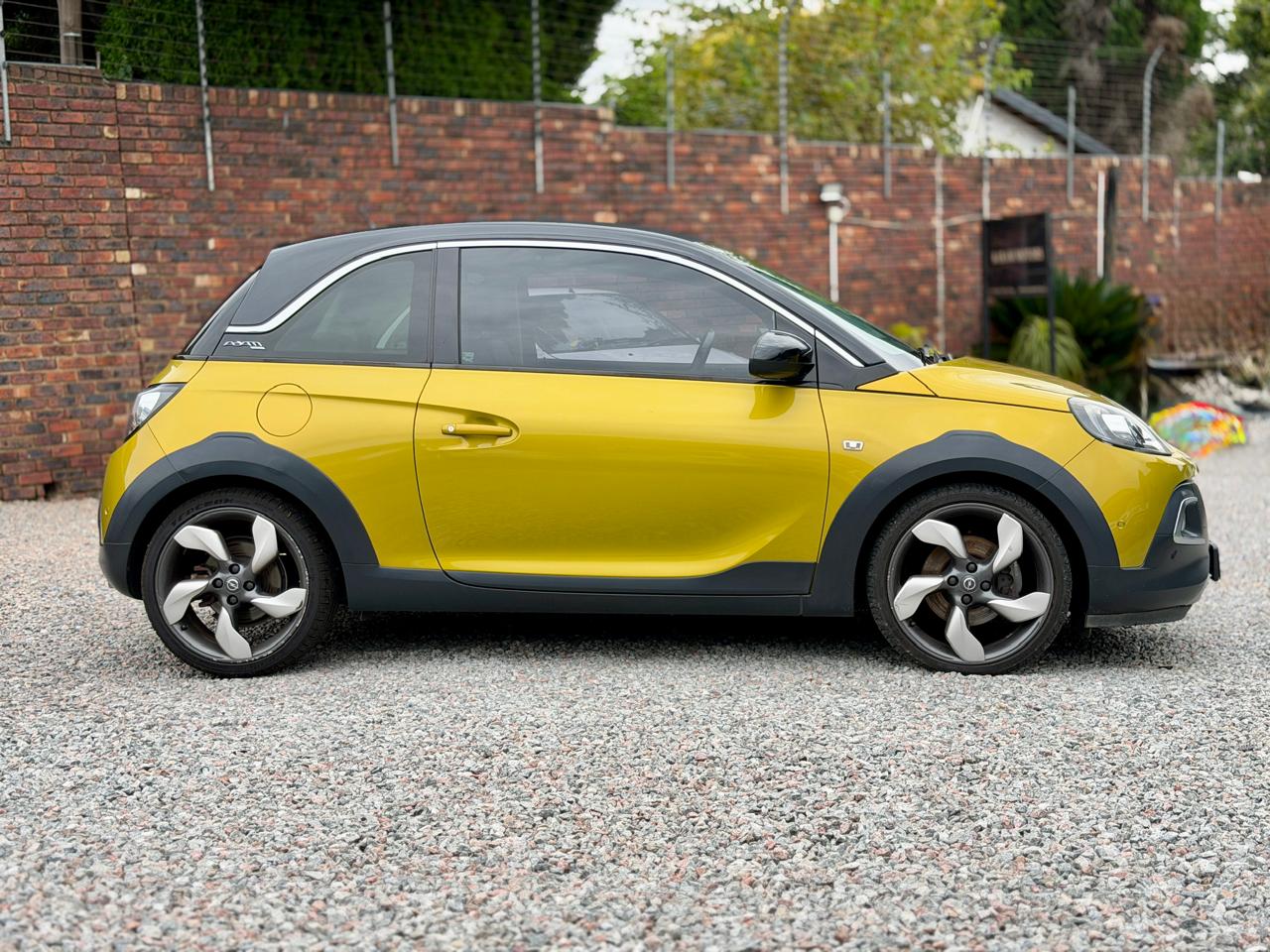 2016 Opel Adam Rocks 1.0T