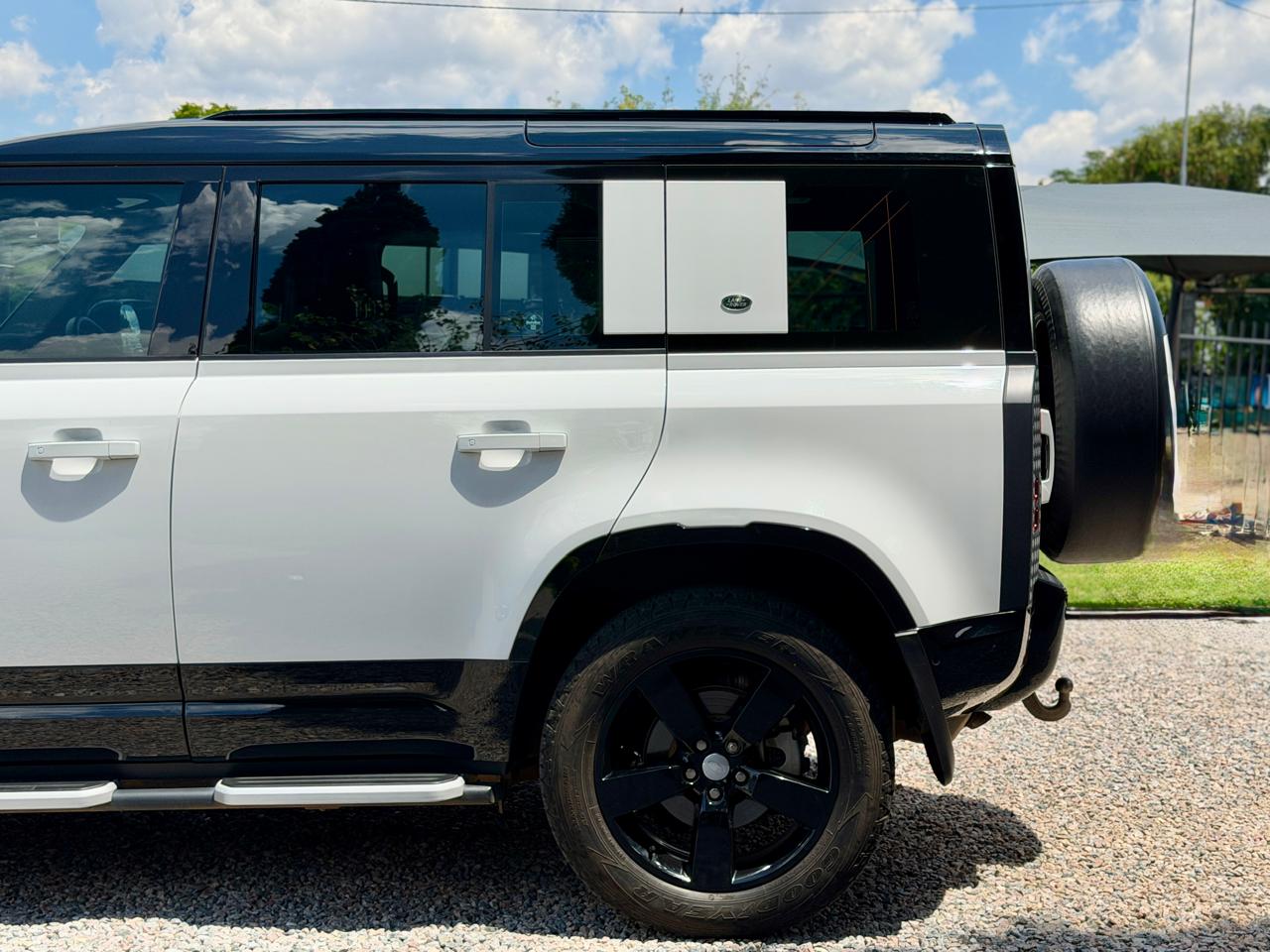 2022 LAND ROVER DEFENDER MY22 110 2.0 D D240 X-DYNAMIC HSE (177kW)