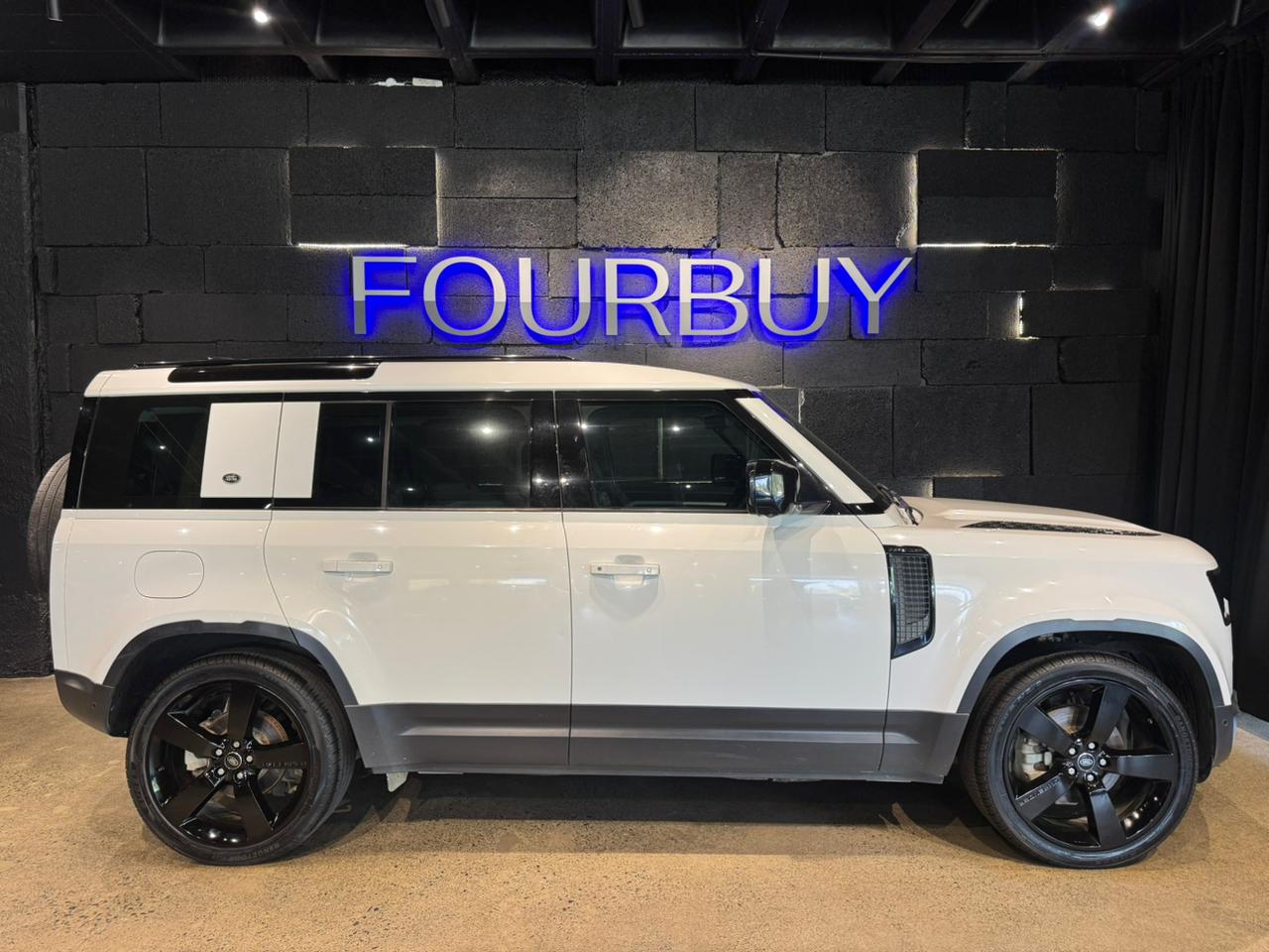 2020 Land Rover Defender 110 D240 X-Dynamic SE