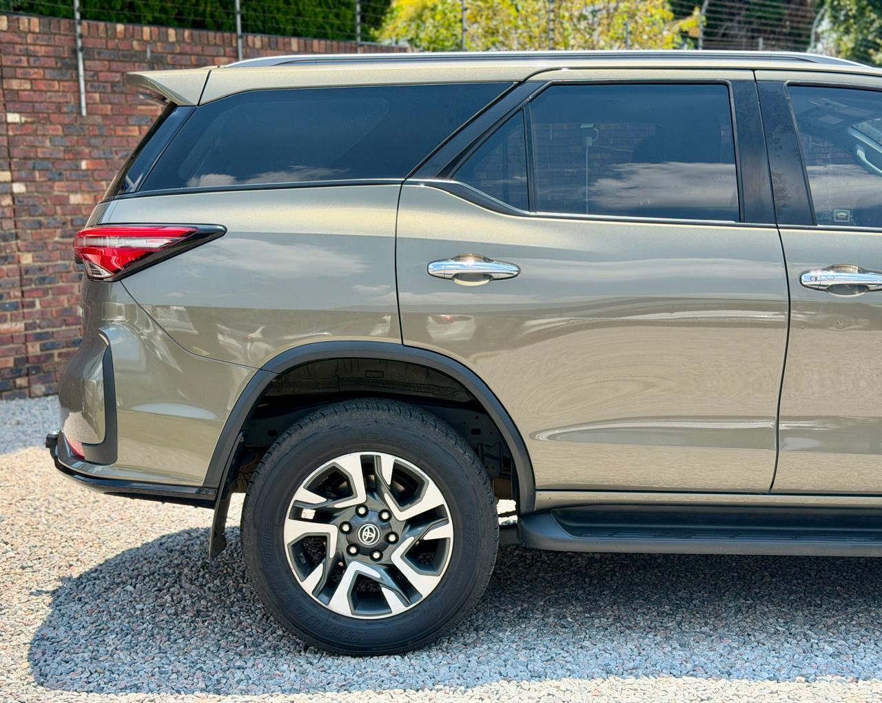 2023 TOYOTA FORTUNER MY23 2.4 GD-6 4X4 AT
