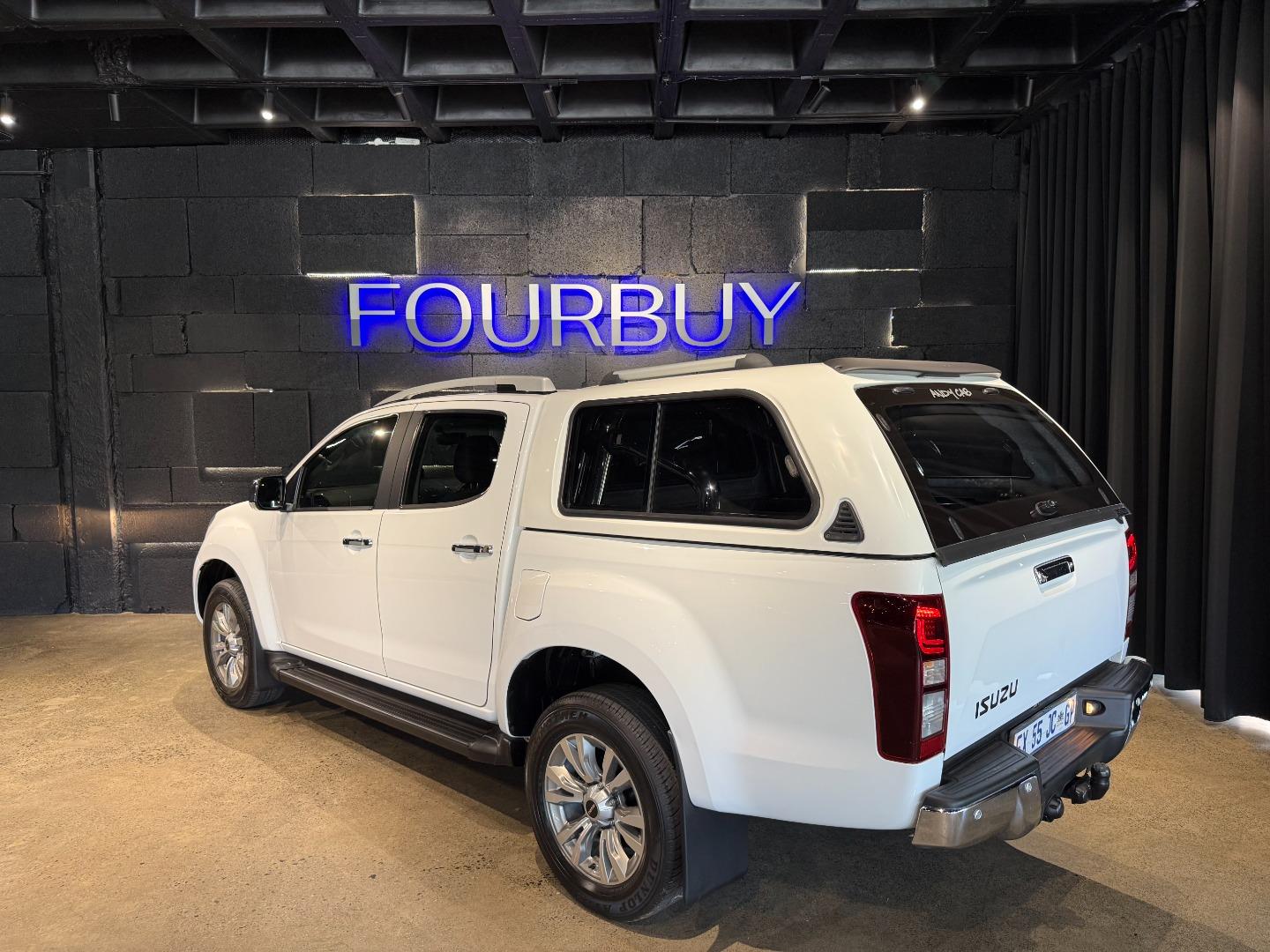 2017 ISUZU KB 300 D-TEQ D/CAB LX AT (CLOTH)