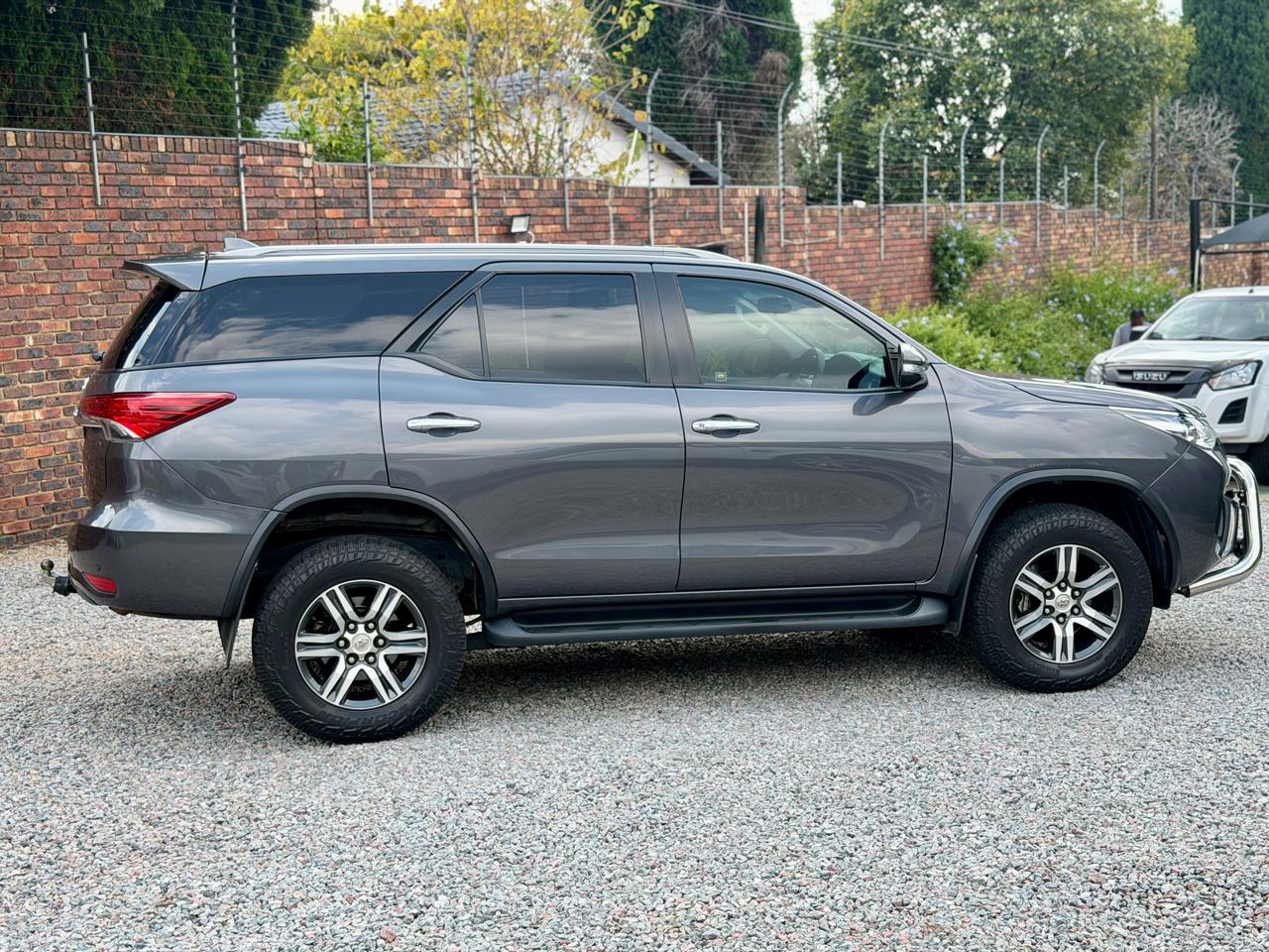 2016 TOYOTA FORTUNER 2.4 GD-6 RAISED BODY AT