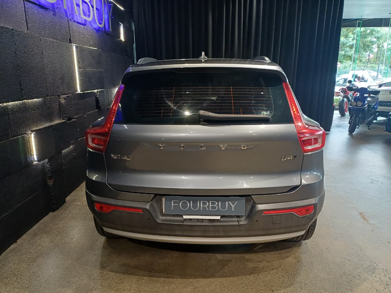 2018 VOLVO XC40 D4 MOMENTUM AWD GEARTRONIC