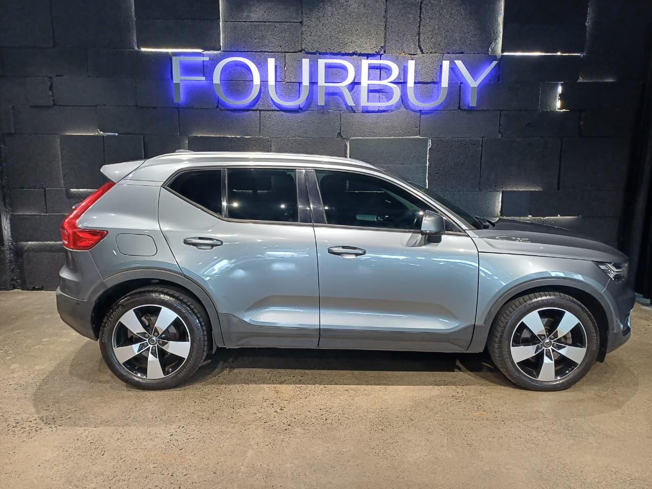2018 VOLVO XC40 D4 MOMENTUM AWD GEARTRONIC