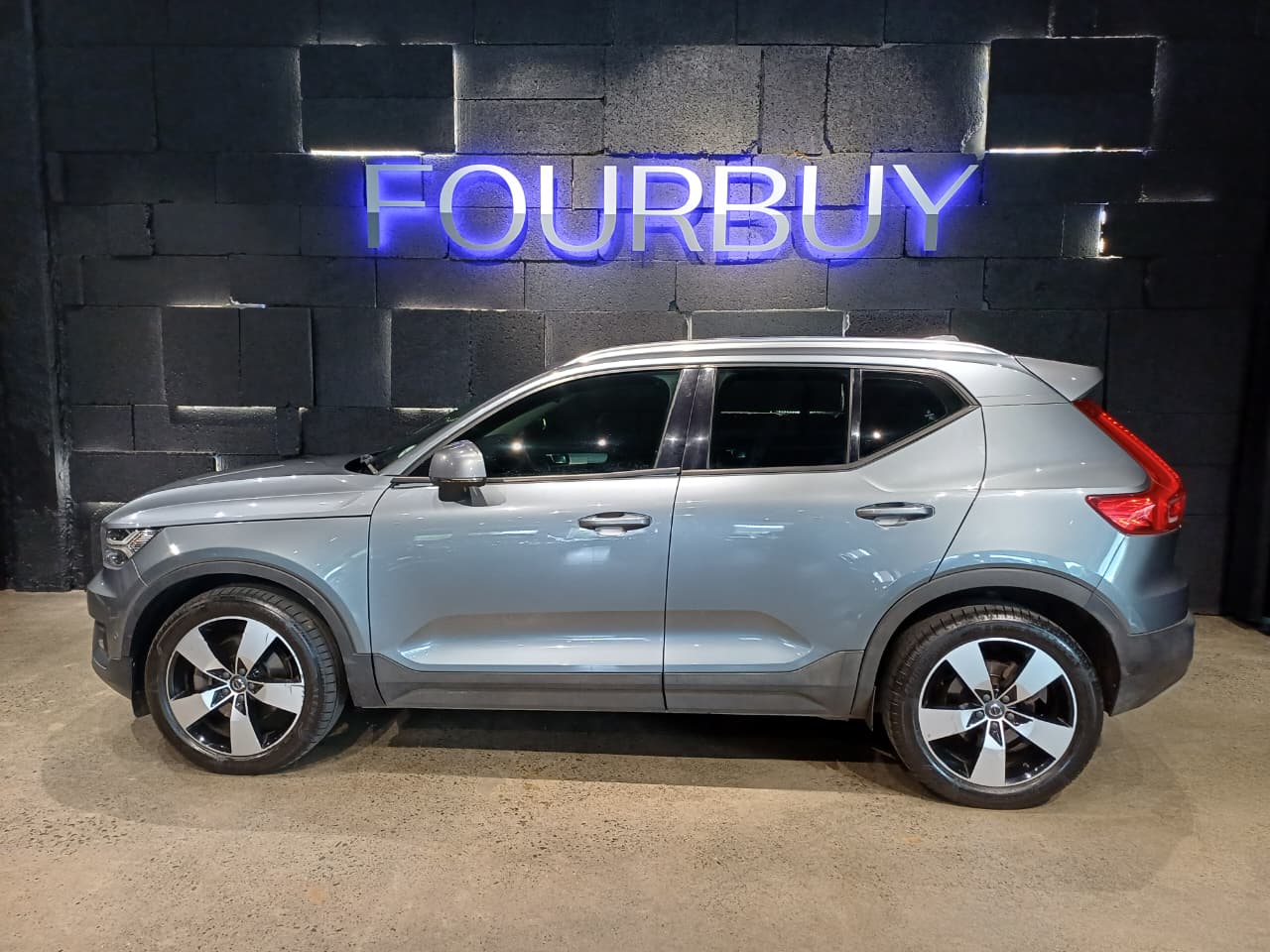 2018 VOLVO XC40 D4 MOMENTUM AWD GEARTRONIC