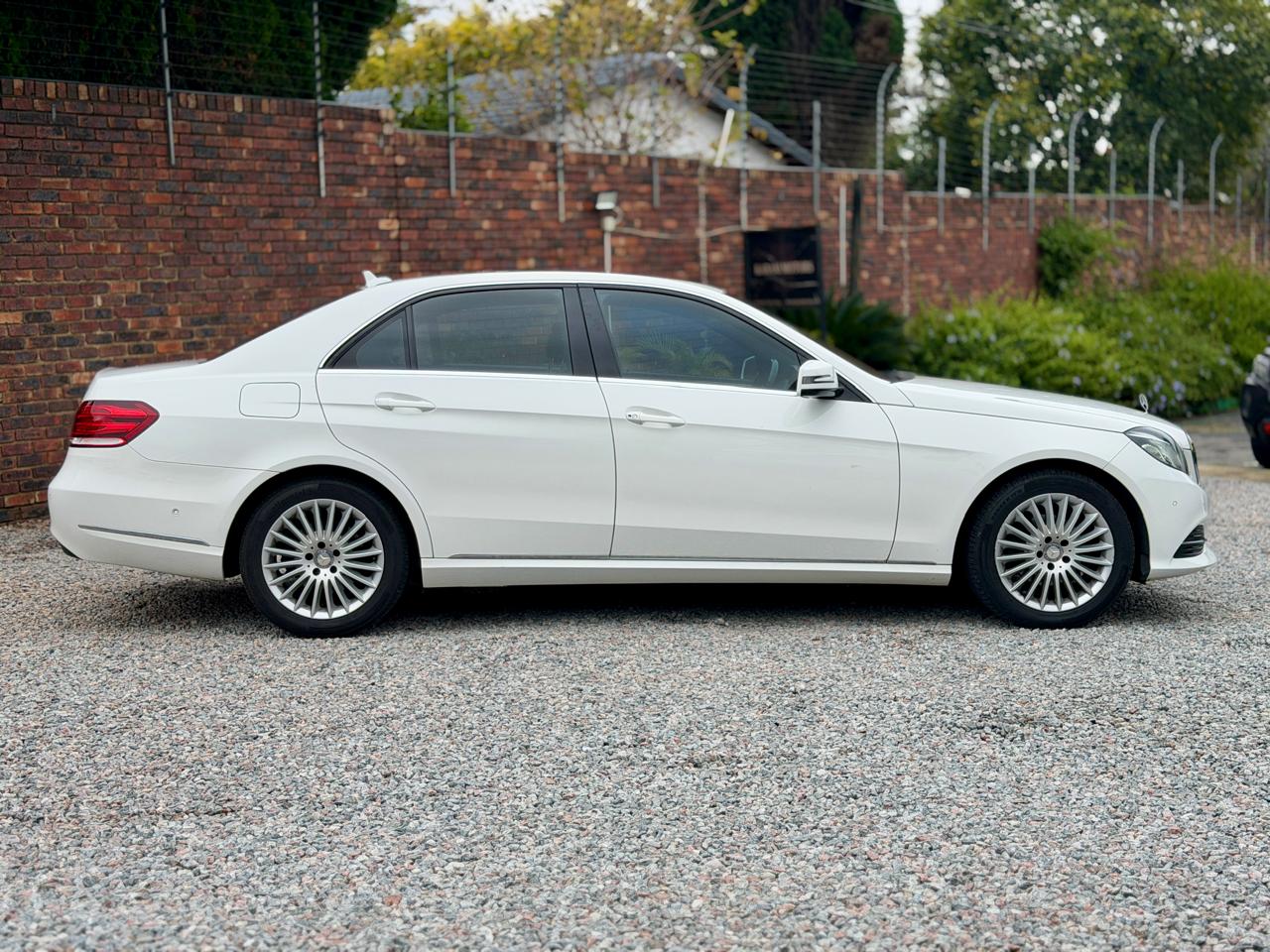 2014 Mercedes-benz E-class E200 Elegance