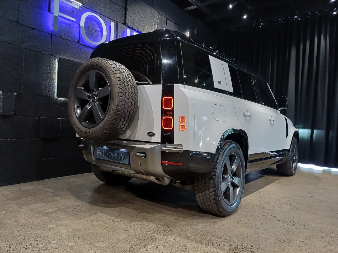 2023 LAND ROVER DEFENDER MY23 110 3.0 D D300 X-DYNAMIC SE (221kW)