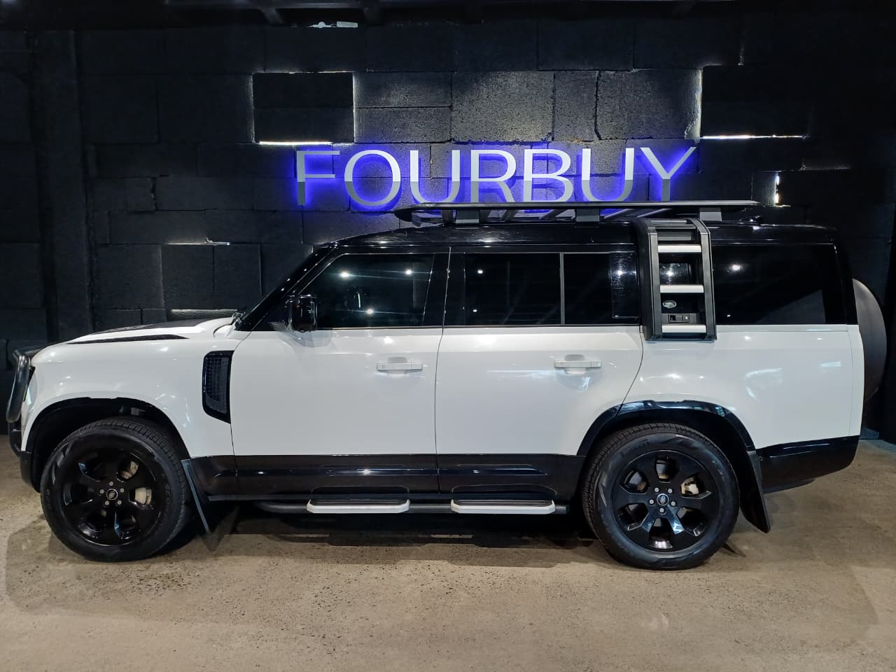 2023 LAND ROVER DEFENDER MY23.5 130 3.0 D D300 X-DYNAMIC HSE (221kW)