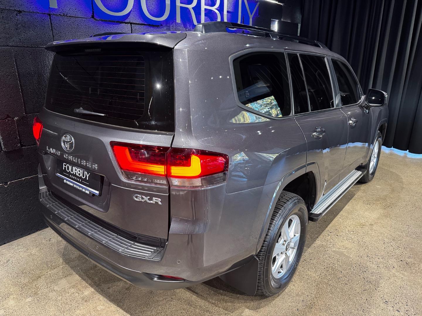 2023 TOYOTA LAND CRUISER 300 MY23 3.3D GX-R