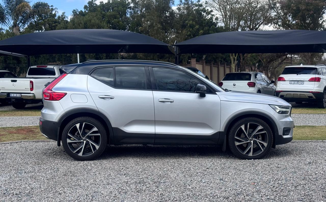 2018 VOLVO XC40 D4 R-DESIGN AWD GEARTRONIC